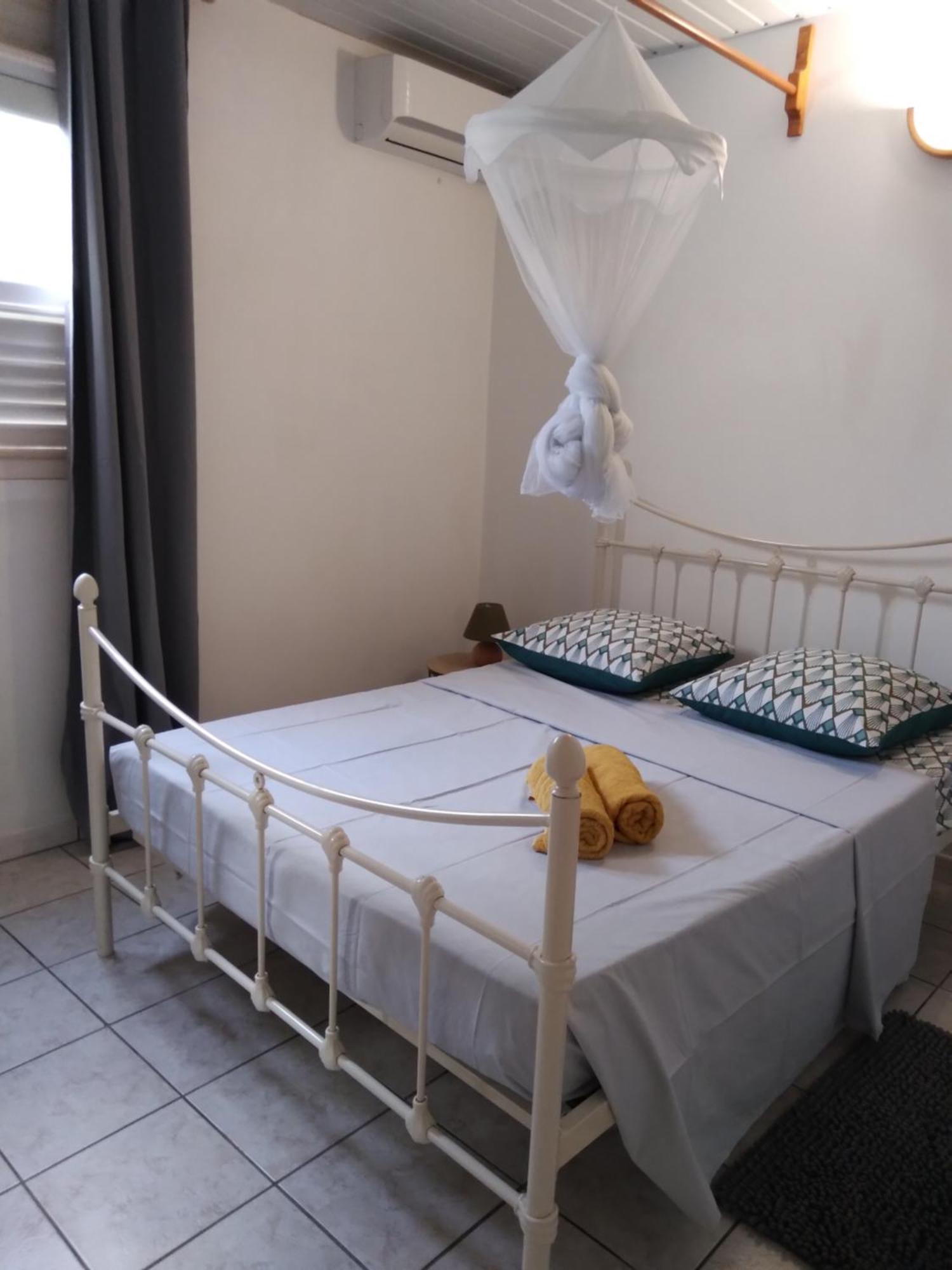 F2 Rez De Jardin Carbet Apartman Le Carbet Kültér fotó